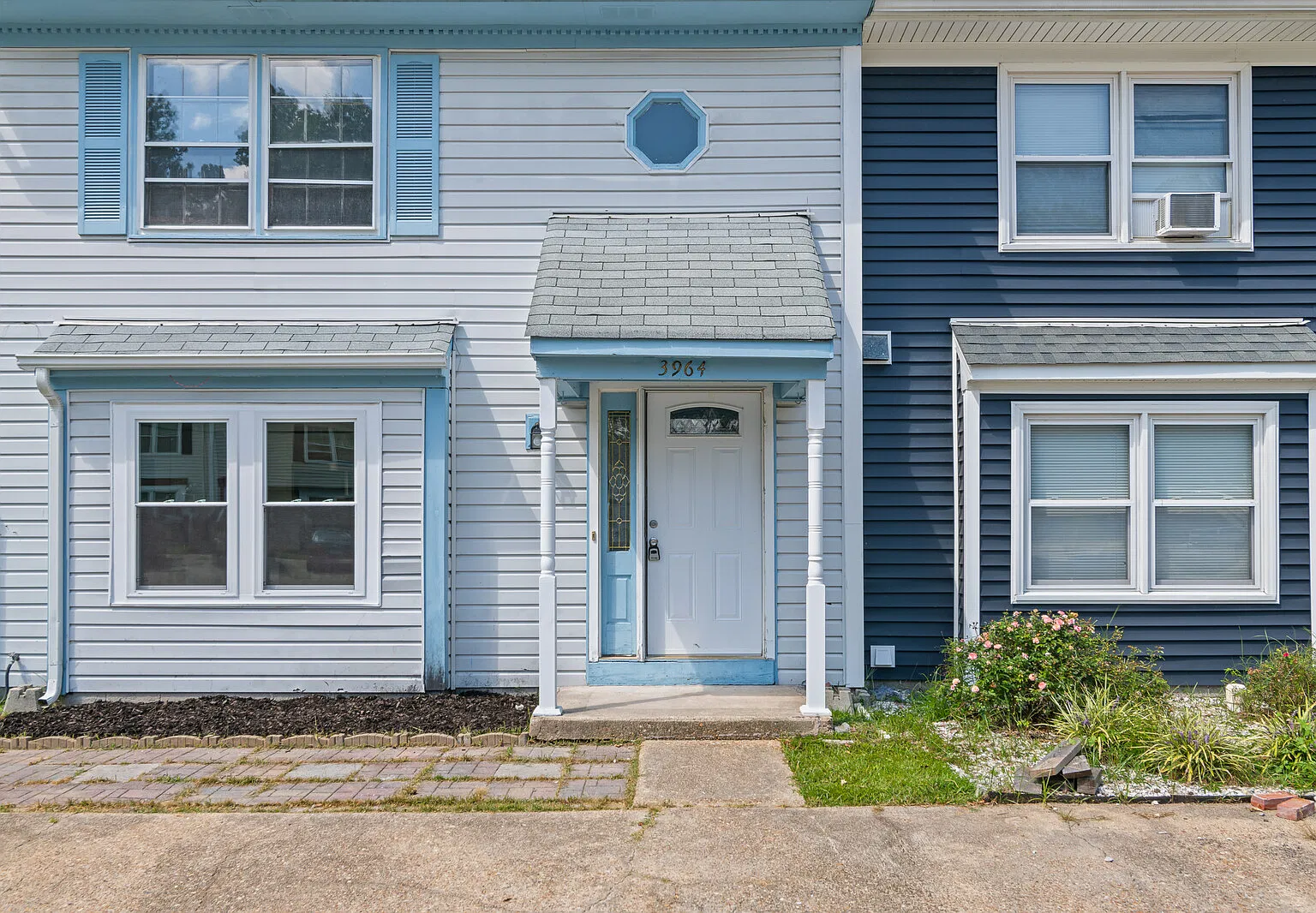 3 bed, 2.5 bath, 1242 sqft, $2,300 — Photo 1