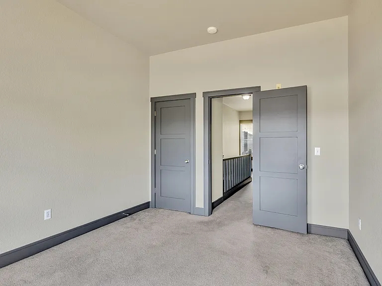 232 N Broadway #10 — Photo 4