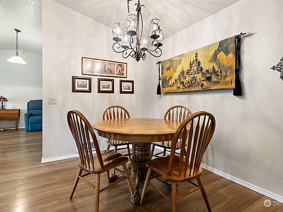 5th image of 1314 Hyak Court NE