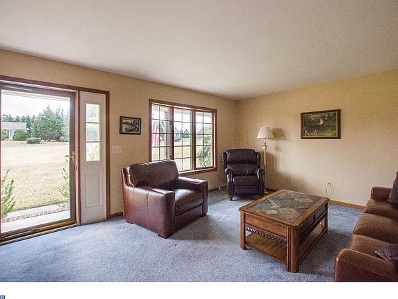 5th image of 338 Pheasant Dr