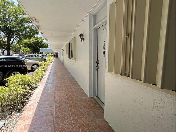 3rd image of 3725 NE 169th St APT 111