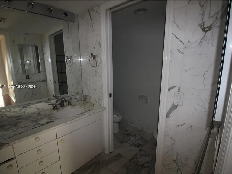 441 Valencia Ave #202 — Photo 5