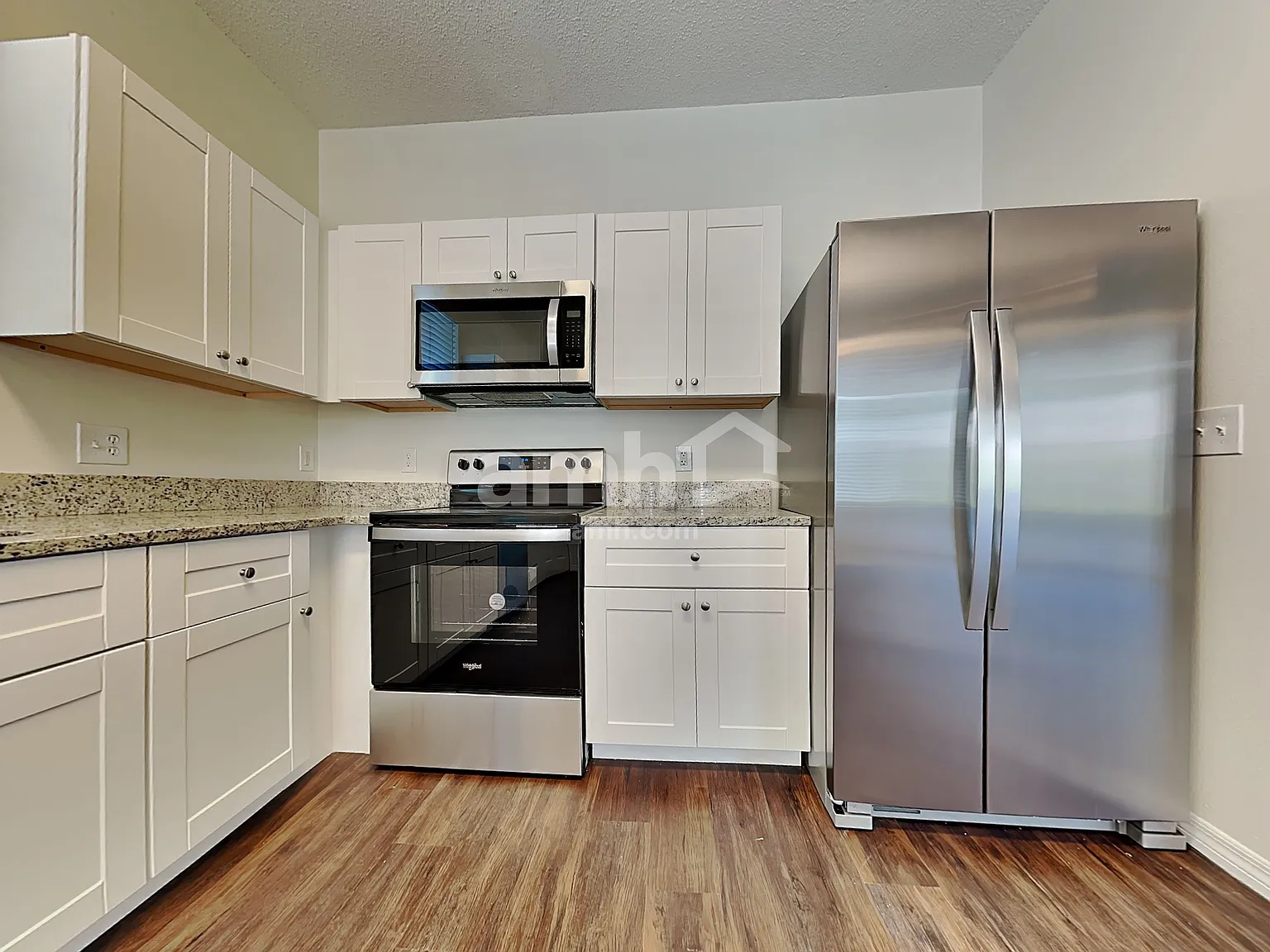 3 bed, 2.0 bath, 1374 sqft, $2,585 — Photo 3