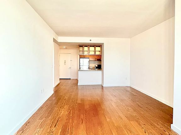 4th image of 40-28 College Point Blvd #1605