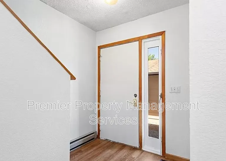300 Aristocrat Dr — Photo 3