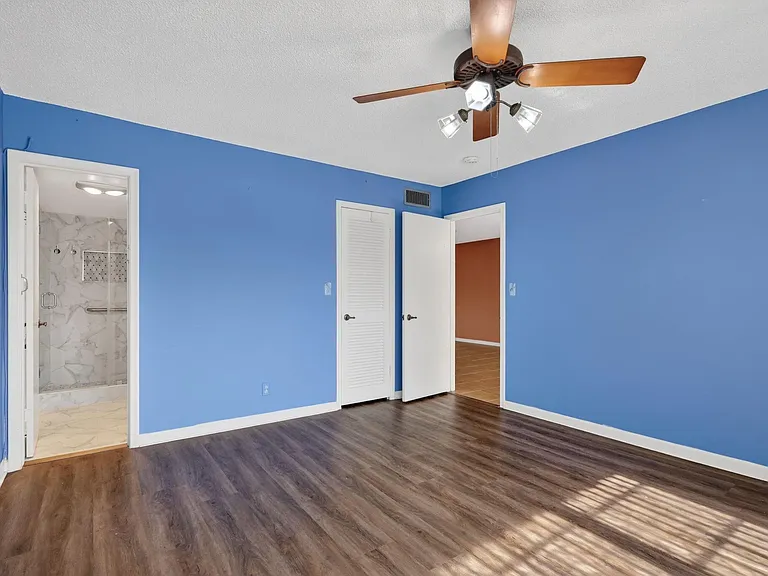 9410 N Hollybrook Lake Dr #303 — Photo 6