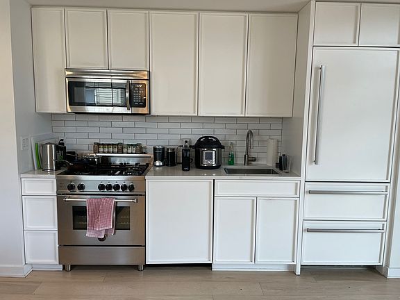 5th image of 537 Lorimer St #301