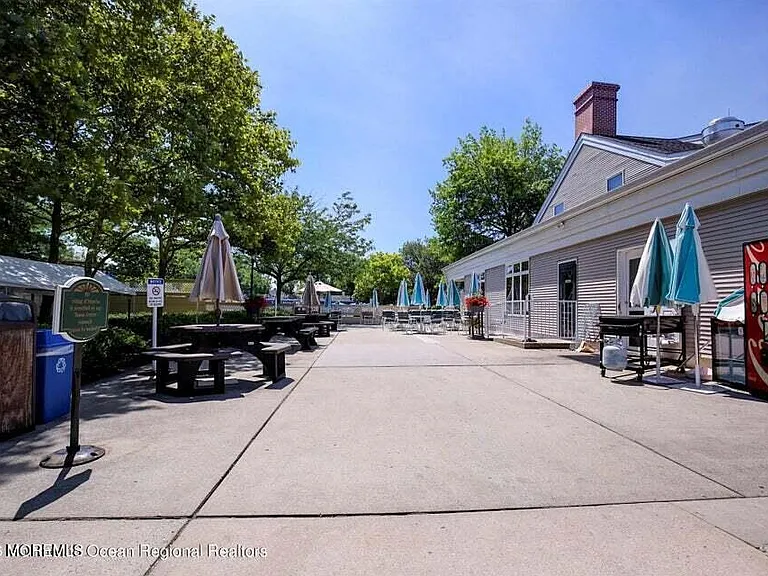 48 Rutland Ln — Photo 32