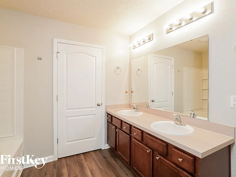 3526 Summit Oaks Dr — Photo 6
