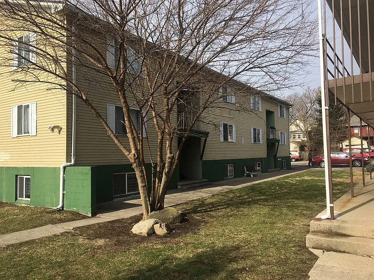 204 E Norwich Ave #J — Photo 2