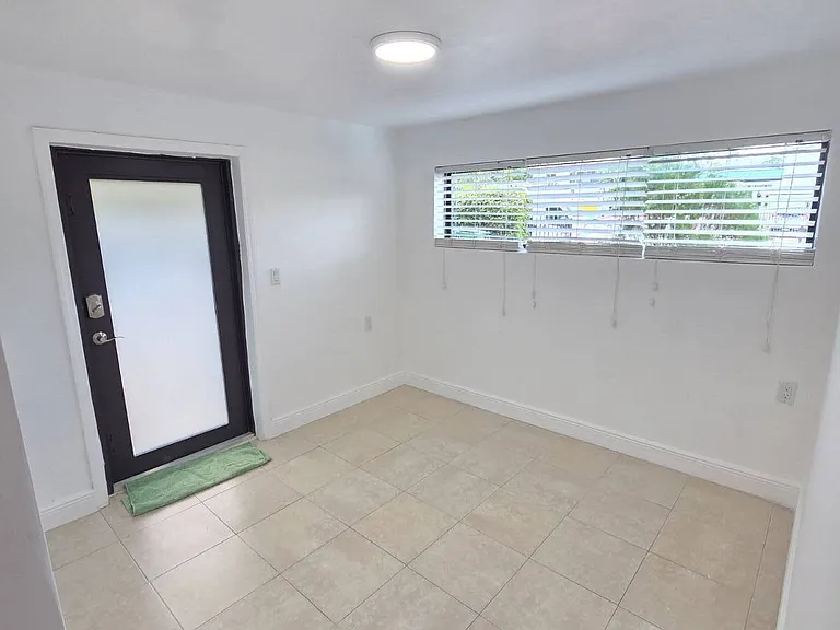 3351 SW 7th St #3351 — Photo 2