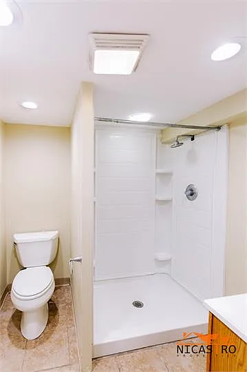 2064 Indianola Ave — Photo 9