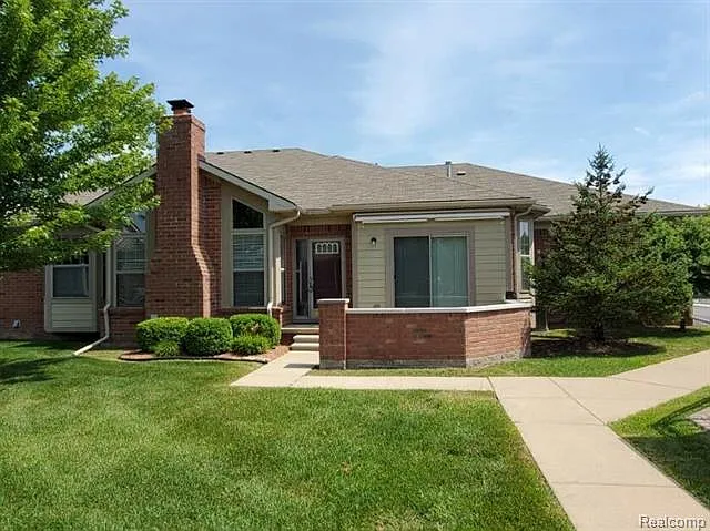49241 Brodie Ct photo 1