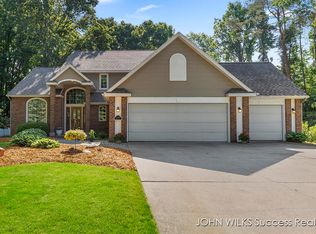 16191 Harbor Point Dr, Spring Lake, MI 49456