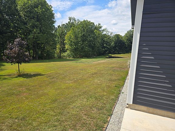 5th image of 983 Moore Rd