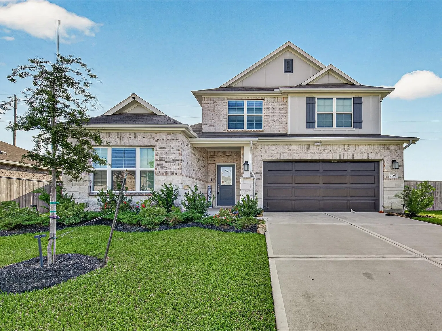 4 bed, 3.0 bath, 2506 sqft, $2,600 — Photo 1