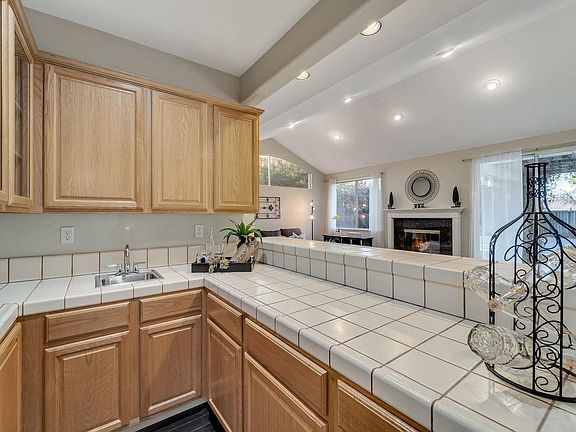 2nd image of 3694 Meadowlands Ln