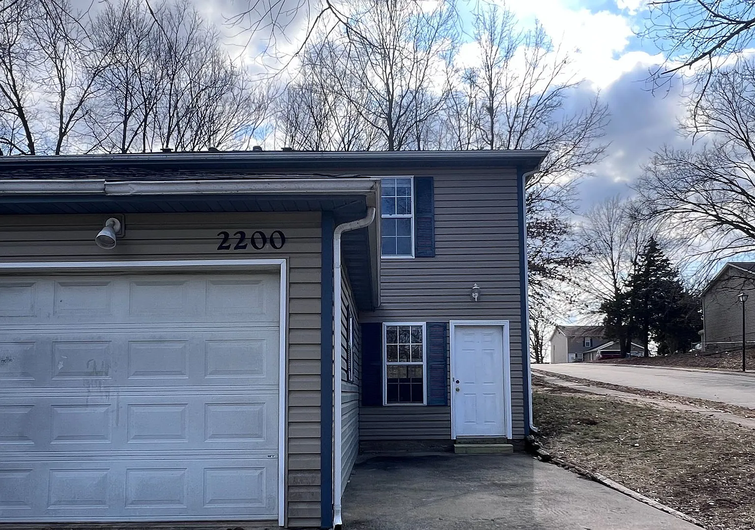 2200-2202 Parks Edge — Photo 1