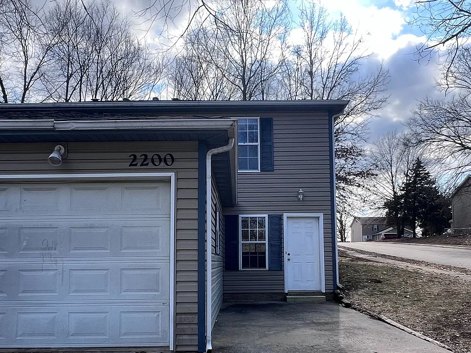 2200-2202 Parks Edge Pl