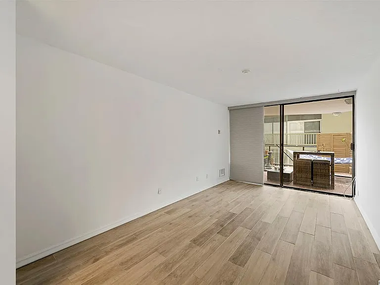 531 Esplanade #205 — Photo 9