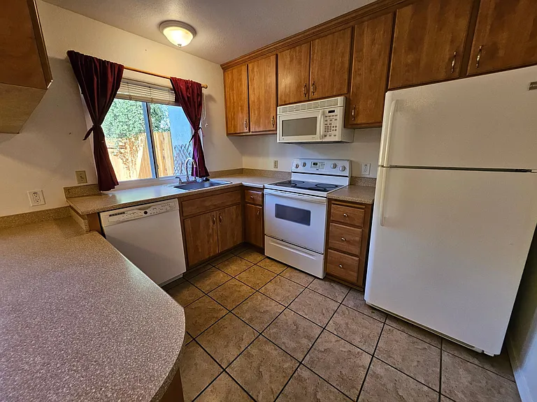 1581 Drake Dr — Photo 9