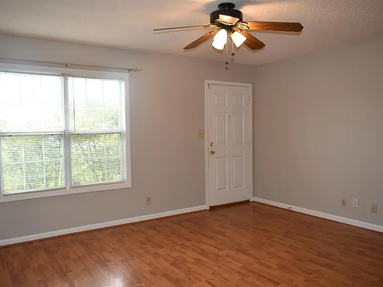 153 Monarch Ln — Photo 5