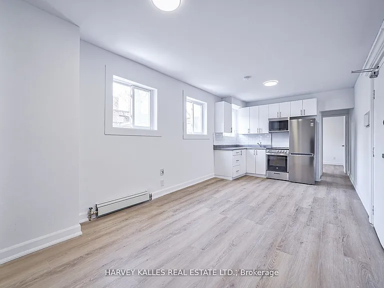 1046 Bathurst St #2 — Photo 9