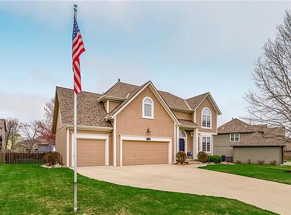 2nd image of 5720 NE Sapphire Ct