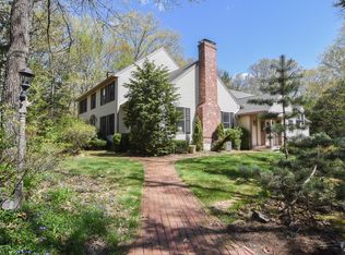 4 Village Common Ct, Amherst, NH 03031