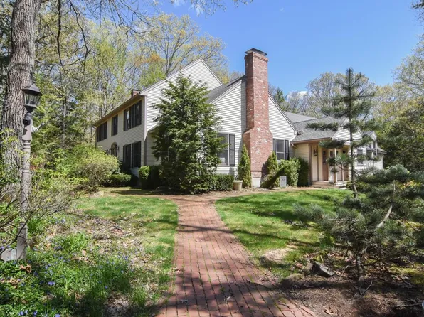 4 Village Common Court, Amherst, NH 03031