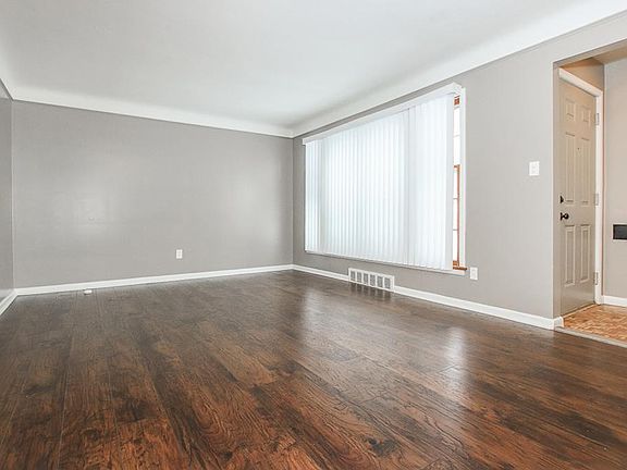 4th image of 1792 Beaconwood Ave