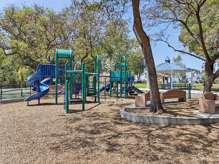 Axis at Millenia Townhomes — Photo 47