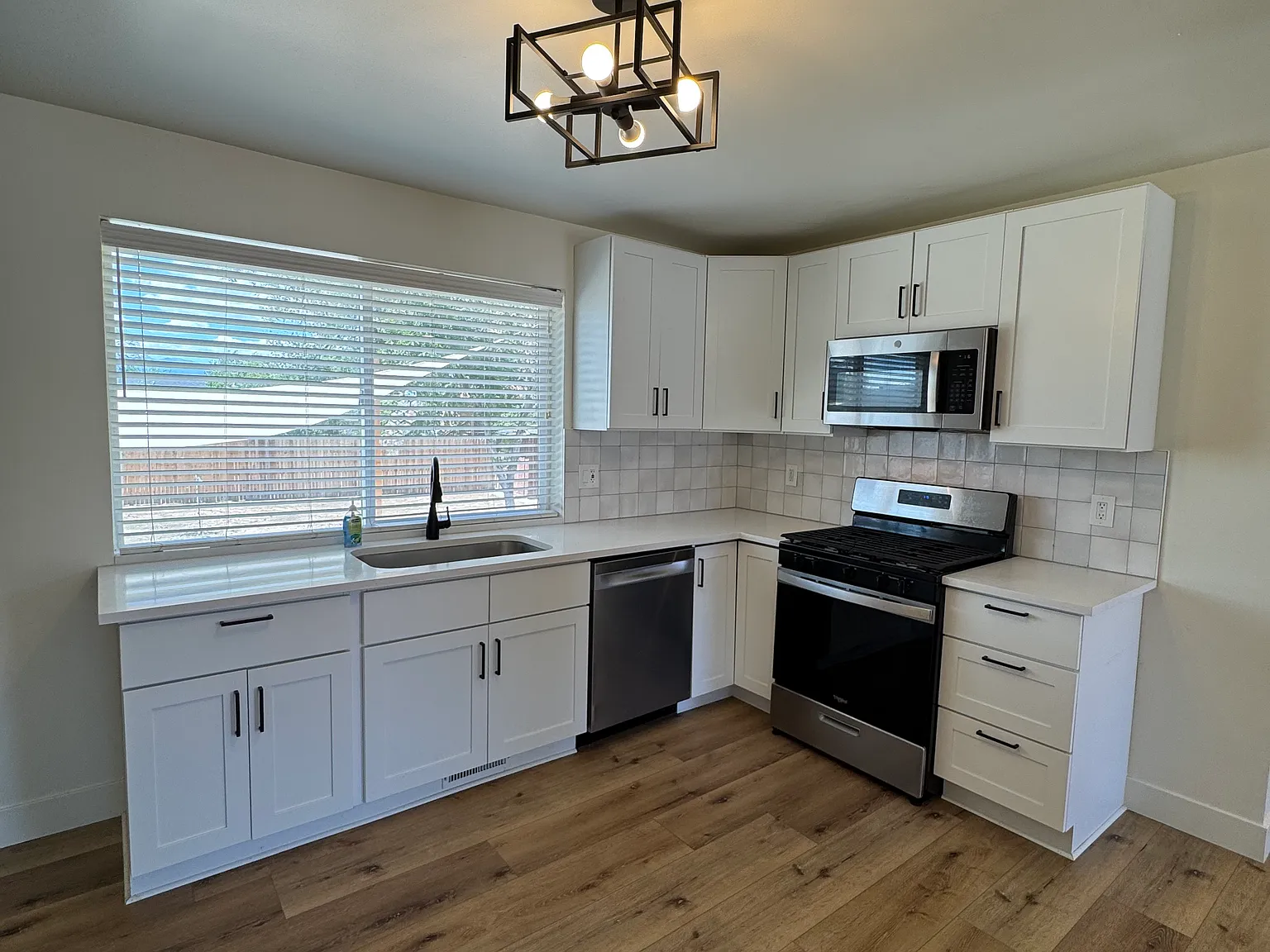 4 bed, 1800 sqft, $2,425 — Photo 4