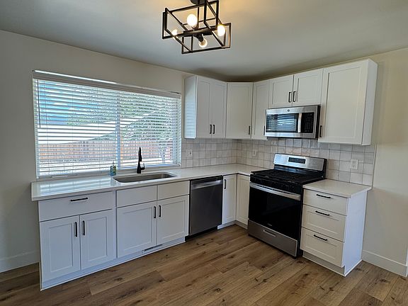 4th image of 10412 S Statice Ave E
