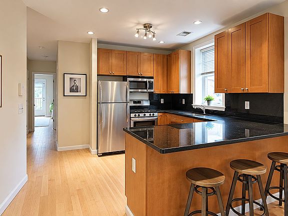 4th image of 82 Sterling Pl APT 4
