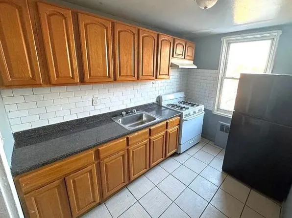 102 Chancellor Ave #A4, Newark, NJ 07112