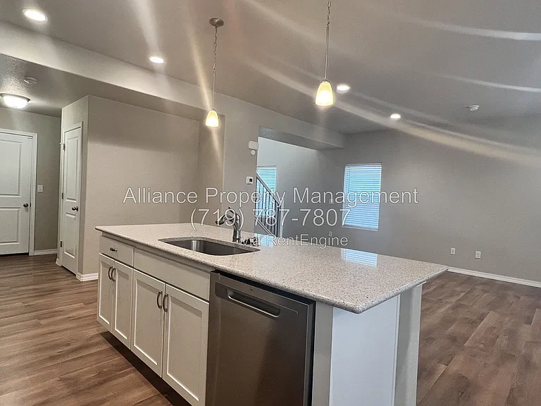 7851 Lathrop Vw — Photo 14