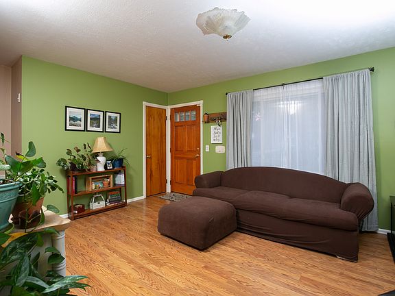 3rd image of 15902 Westdale Ave