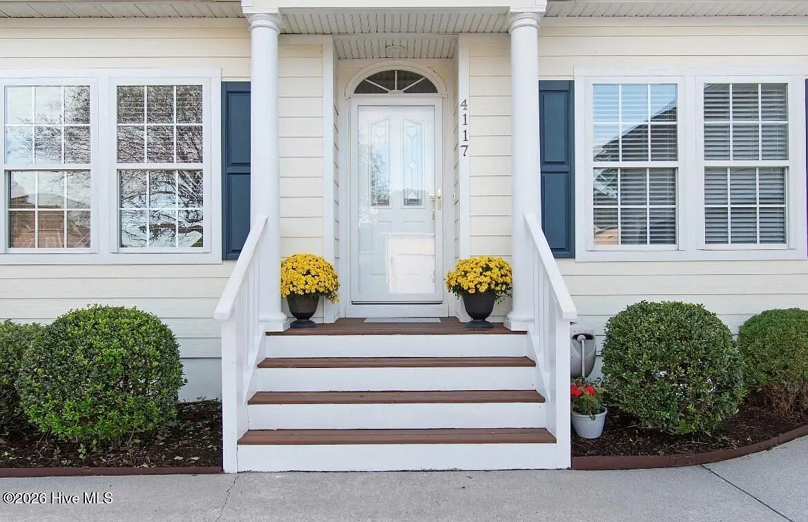 3 bed, 2.0 bath, $2,900 — Photo 3