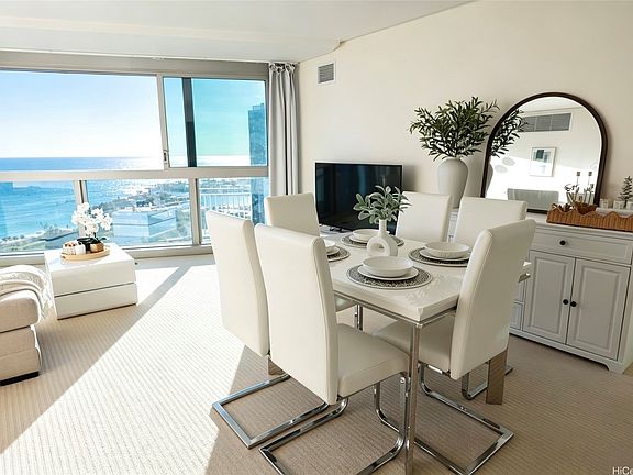 2nd image of 1177 Queen St APT 3705