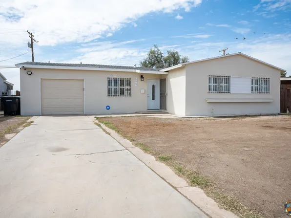 695 Aurora Dr, El Centro, CA 92243
