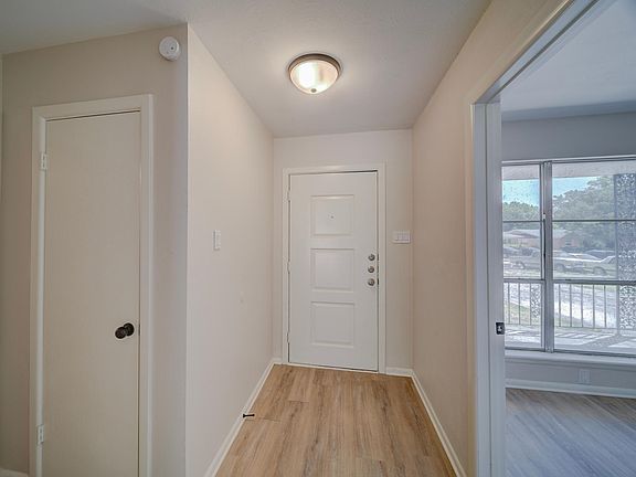4th image of 1512 Hillcrest Dr
