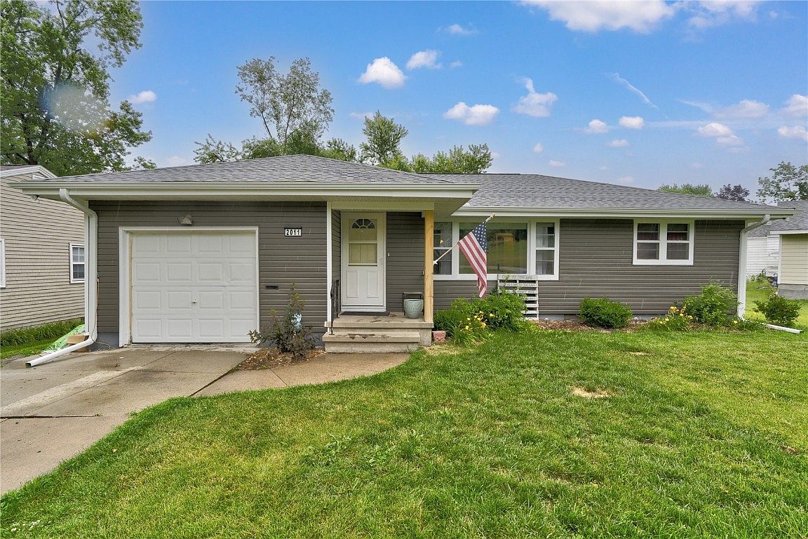 2011 Eastern Ave NE, Cedar Rapids, IA 52402 | Zillow