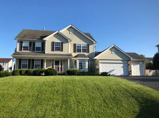 706 Charlemont Ln, Roscoe, IL 61073