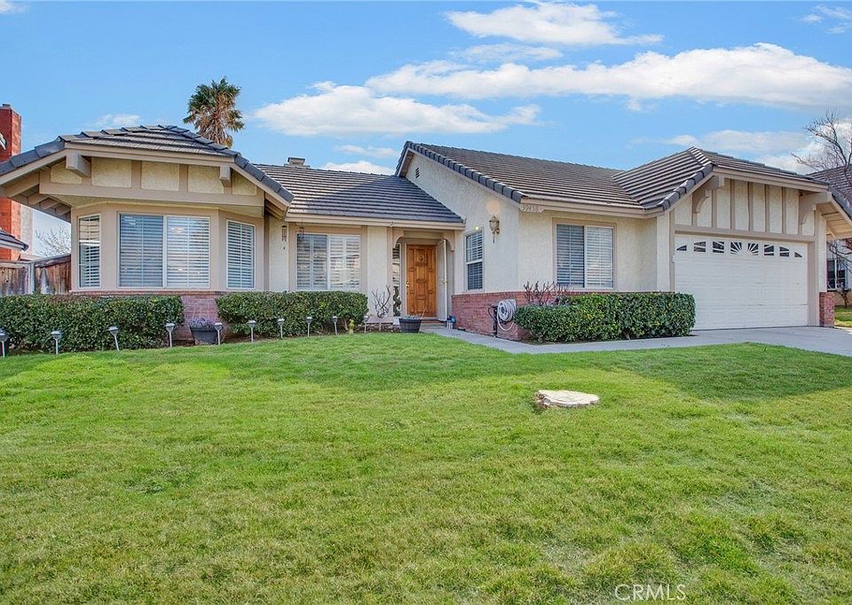 1st image of 39458 Chantilly Ln