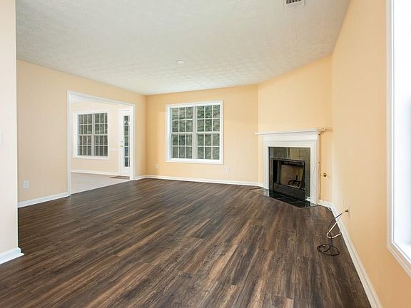 4th image of 180 Kentshire Pl