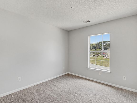 3rd image of 214 Eagle Ridge Rd