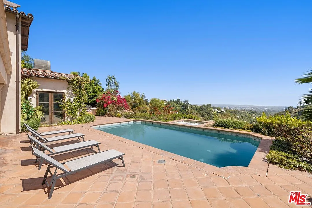 5 bed, 7.0 bath, 6771 sqft, $38,000 — Photo 3