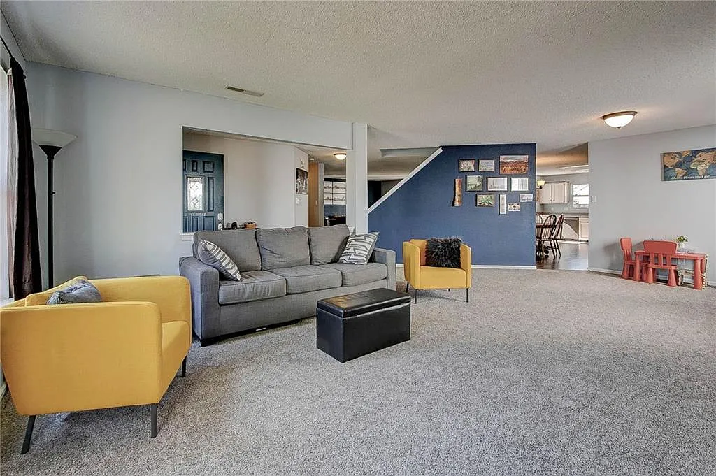 10306 Hatherley Way — Photo 4