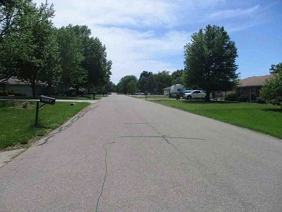 Exterior Neighborhood (street photo)